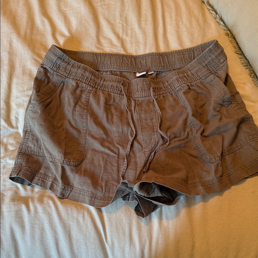 Women's Drawstring Linen-Blend Shorts in Olive Green